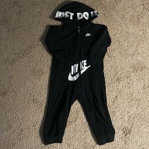 NIKE toddler zip up jumpsuit 🖤